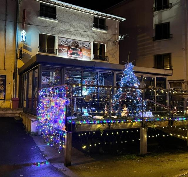 Maison Lumineuse & Jardin Prive Confolens Extérieur photo